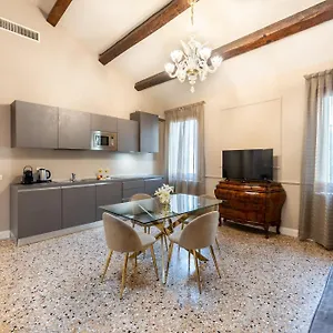 San Vio Palace Luxury Apartament